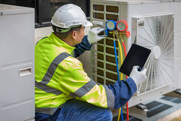 Professional Hvac technician working in Kalamazoo, MI